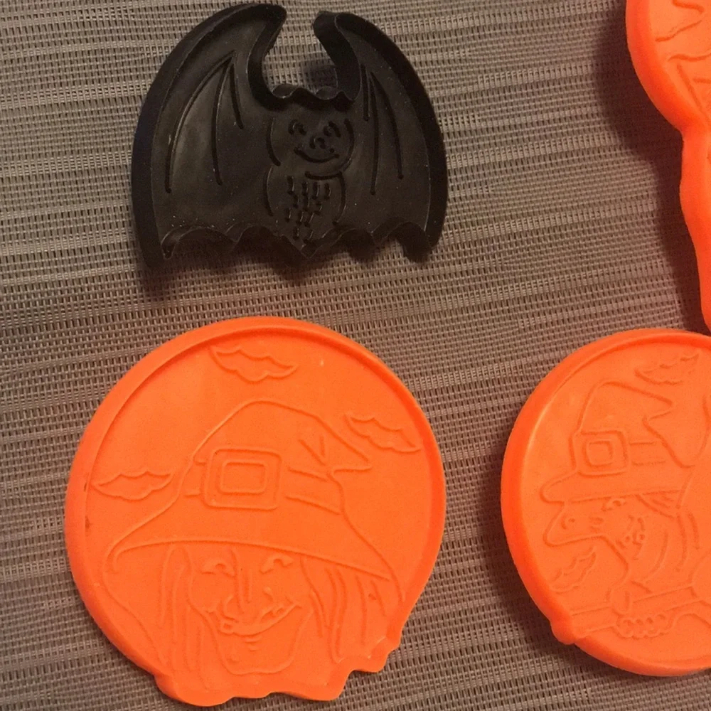 Halloween Plastic Cookie Cutters Press Lot of 8 Witch Bat Ghost Cat Vampire